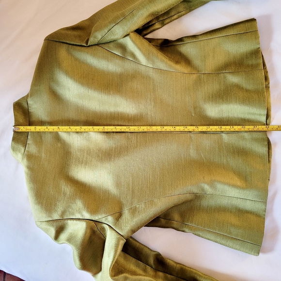 Le Suit Green Chartreuse Suit Jacket Blazer Size 8P Holiday Wear Polyester/Rayon - Picture 11 of 12